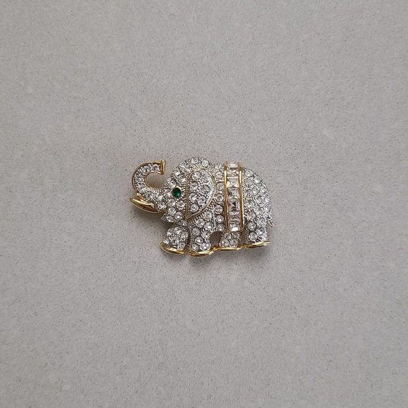 Elephant Brooch, Rhinestones with Green Eye Detail - Picture 2 of 4